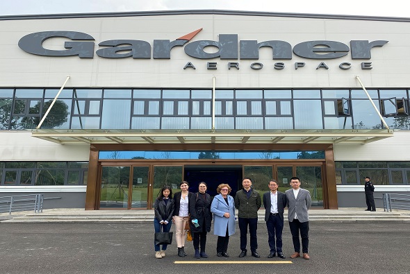 20201023--法国驻成都总领事馆商务领事柯琳黛一行到访海洋之神8590cn官网航空成都旗舰工厂